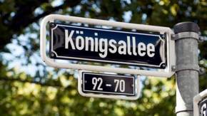 Deutschland Düsseldorf Königsallee Schild Foto iStock Eyewave.jpg